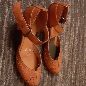 Pikolinos leather ankle-strap cutout pumps